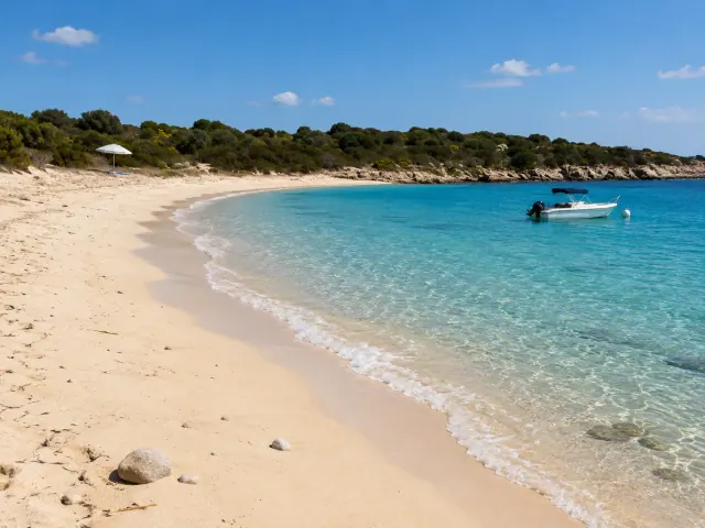 Bados, Olbia — sabbia chiara, acqua turchese cristallina e macchia mediterranea con vista sul golfo