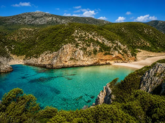 Cala Domestica, Buggerru — insenatura selvaggia con acqua turchese tra falesie