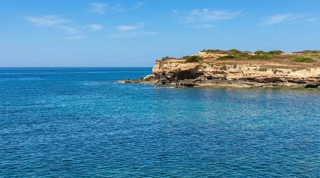 Capo Mannu, San Vero Milis — promontorio roccioso sul mare, ricostruzione IA