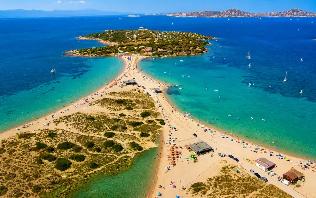Isuledda (Isola dei Gabbiani), Palau — istmo sabbioso tra due baie con mare turchese