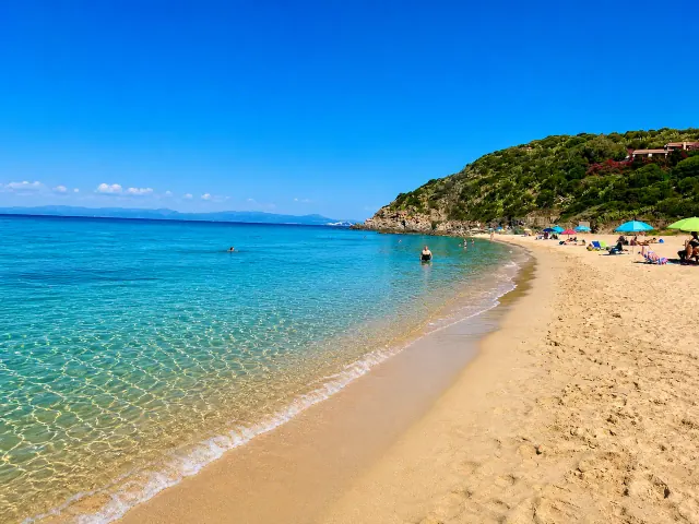 Kal'e Moru, Quartu Sant'Elena — spiaggia di sabbia dorata con acqua cristallina, amata dai surfisti