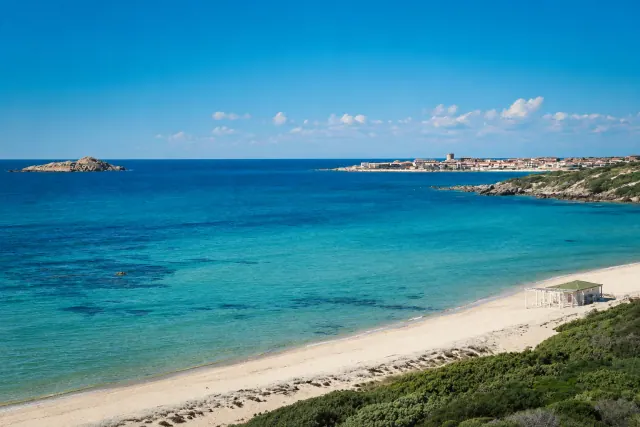 Li Feruli, Trinità d'Agultu e Vignola — lungo arenile di sabbia dorata tra Badesi e Isola Rossa