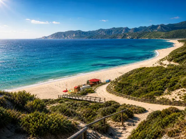 Porto Paglia, Gonnesa — spiaggia dorata e mare turchese sotto le colline