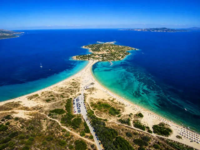 Porto Pollo, Palau — istmo di sabbia tra due baie turchesi e Isola dei Gabbiani