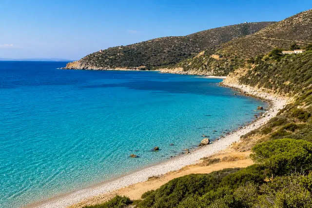 Terra Mala, Quartu Sant'Elena — cala con acqua turchese cristallina e costa selvaggia