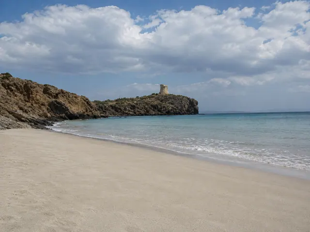 Turri (Torre Cannai), Sant'Antioco — spiaggia di sabbia chiara con torre costiera sul promontorio e acqua turchese