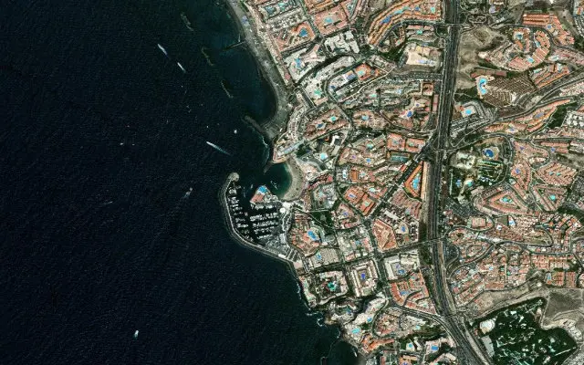 Vista satellitare della costa intorno alla spiaggia